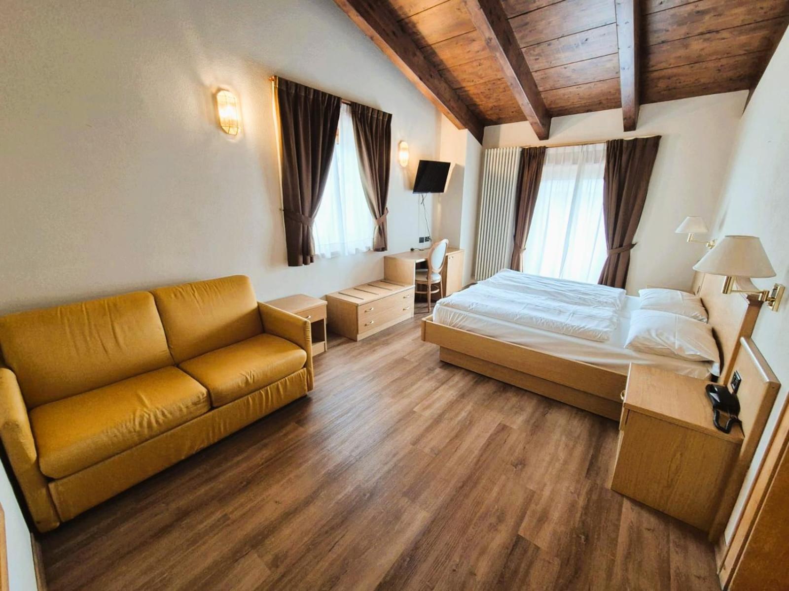 Hotel Angelica Ливиньо Экстерьер фото